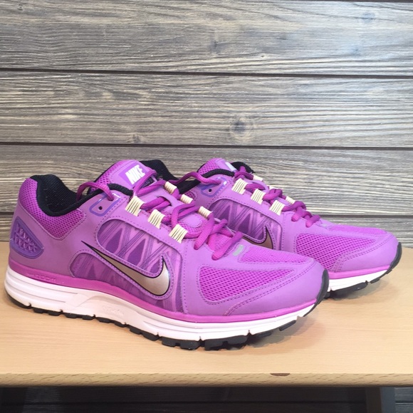 Nike Shoes - Nike Vomero 7 Running Shoes
